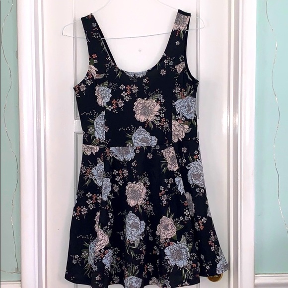 H&M Dresses & Skirts - Floral Dress